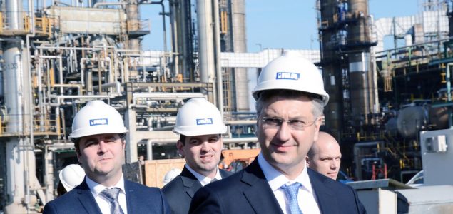 PXL_230217_15703098-635x300