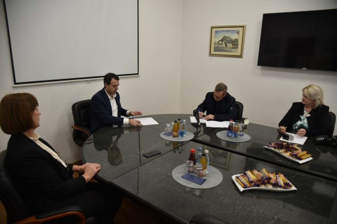 Ugovori-monografije-7-1536x1025