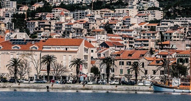 5cbb1b9f-3bec-401d-9fcd-6be10a0a0a78-makarska-preview