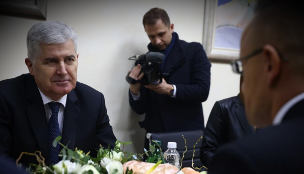 covic-o-razgovoru-sa-szijjartom-informise-zagreb-i-zaobilazi-institucije-bih-sfgh_64458388306bd