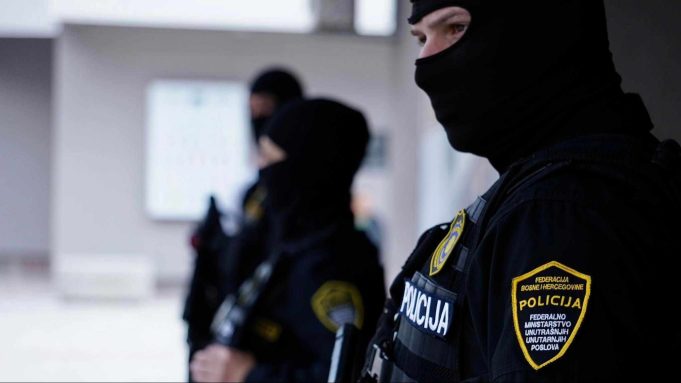 db43827a-4a95-4ee1-8e1f-bb8249cacf5c