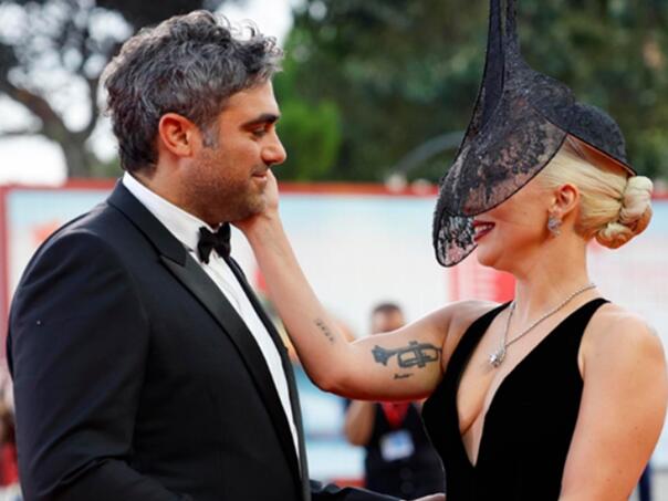 lady-gaga-otkrila-kako-je-upoznala-zarucnika-stalno-sam-se-raspitivala-o-njemu-lady-gaga-i-zarucnik_66da22261ac05