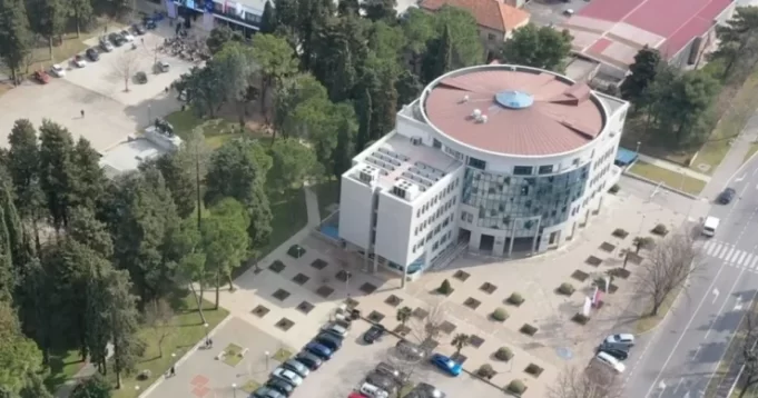 W-1174630-1235-740x389