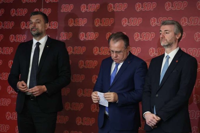 Trojka Niksic Konakovic Forto