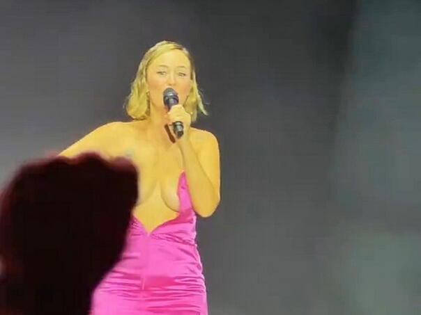 pogledajte-video-spanska-zvijezda-usred-koncerta-bacila-grudnjak-paula-ribo_689ba372d73e7