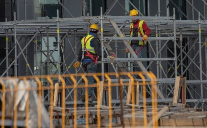 gradiliste-radnici-pexels