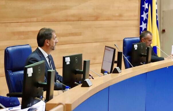 propala-sjednica-o-budzetu-cavara-napravio-haos-viber-image-2025-09-23-14-27-41-994_68d2949ac8a15-604x389