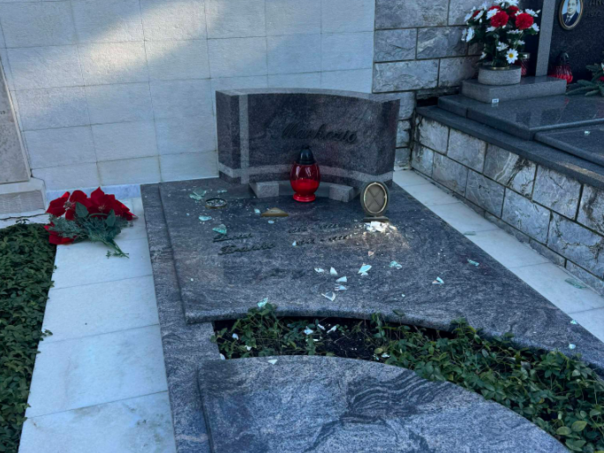 masovna-kradja-i-skrnavljenje-grobova-u-sloveniji-osteceno-110-grobova-1-facebook-12-29-2025-08-47-pm_6952db6c5f064