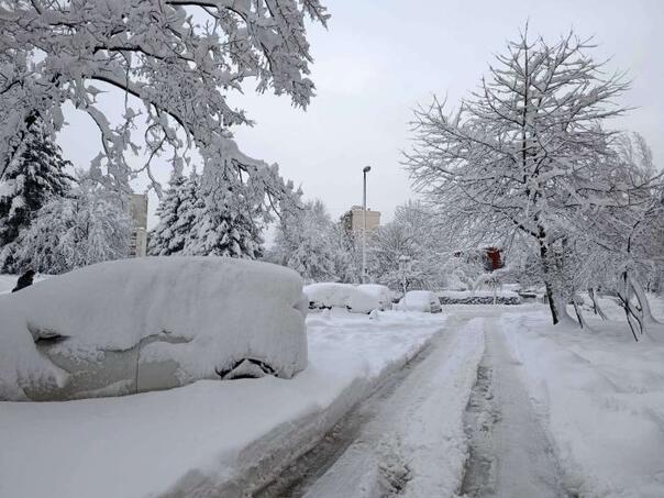 komunalno-preduzece-placa-ciscenje-snijega-75-km-za-7-5-sati-rada-zeeeeeee_695d75dd8e611