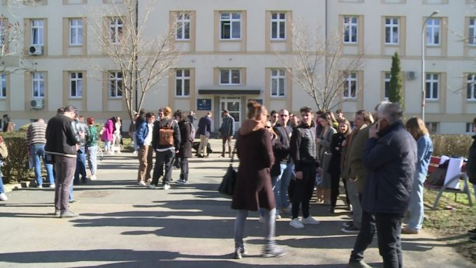 Mladi odlaze iz BiH screenshot