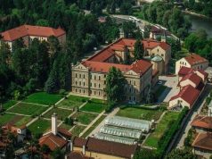 28. maja 1899. počela gradnja Franjevačkog samostana i klasične gimnazije u Visokom